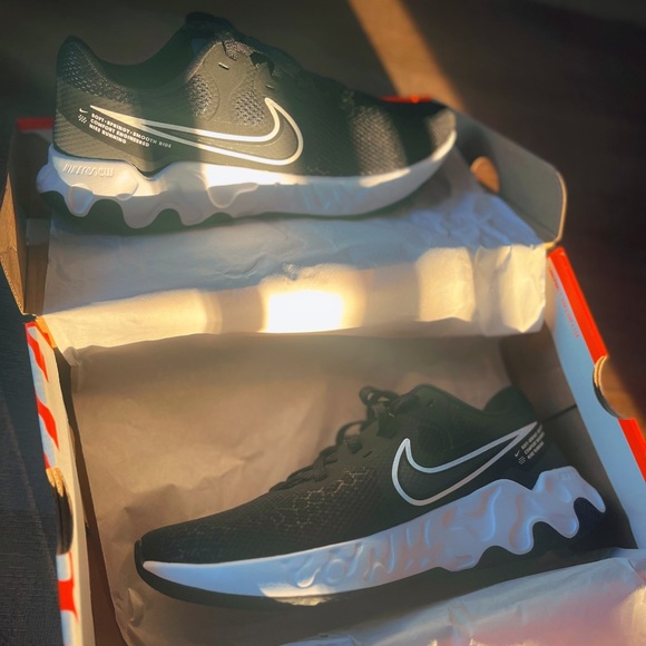 SOLD WMNS NIKE RENEW RIDE 2 - Picture 4 of 7